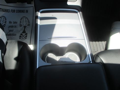 Used 2023 Tesla Model Y AWD image 13
