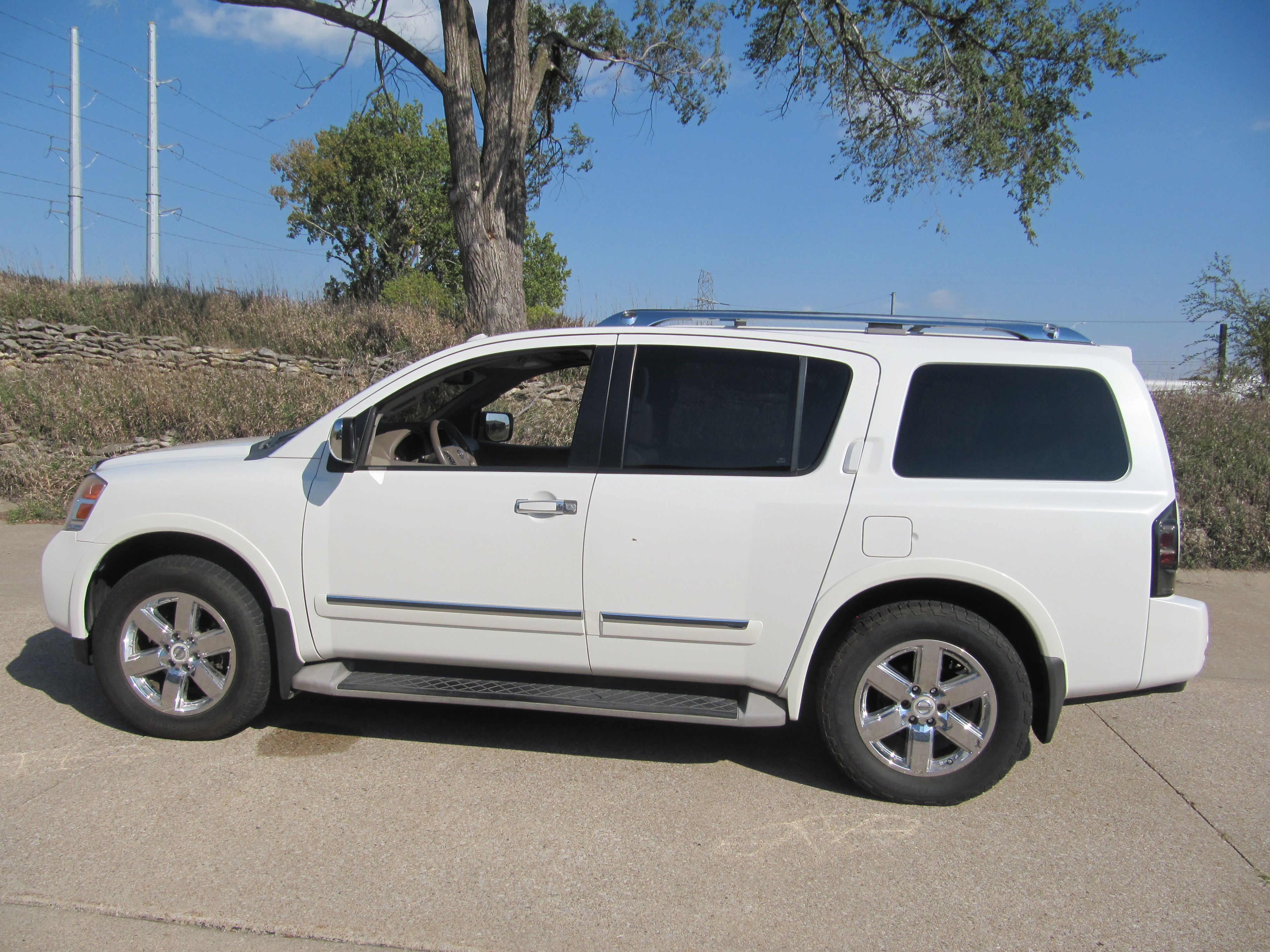 Used 2014 Nissan Armada Platinum AWD/4WD image 2