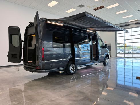 Used 2025 Mercedes-Benz Sprinter 3500 image 6