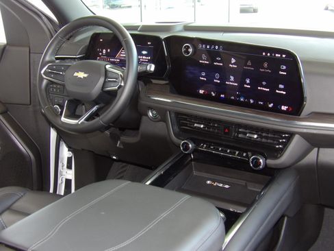 Used 2025 Chevrolet Tahoe 4WD LT image 25