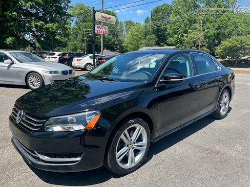 Used 2014 Volkswagen Passat image 1