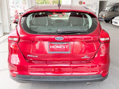 Used 2015 Ford Focus SE image 5