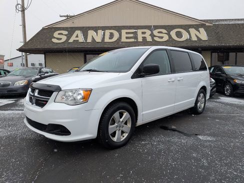 Used 2018 Dodge Grand Caravan SE image 1