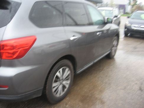 Used 2017 Nissan Pathfinder Platinum image 4