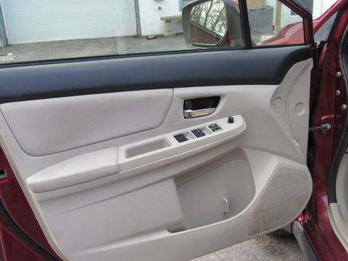 Used 2013 Subaru XV Crosstrek 2.0i Premium image 12