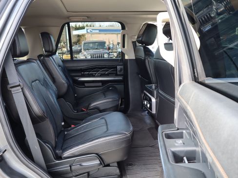 Used 2018 Ford Expedition Platinum image 17
