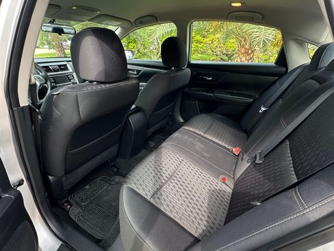 Used 2016 Nissan Altima SV FWD image 6