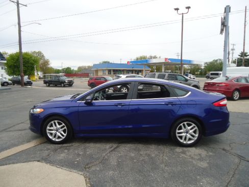 Used 2015 Ford Fusion SE FWD image 15