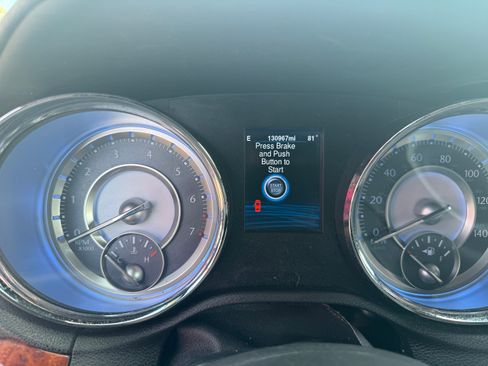 Used 2014 Chrysler 300 image 10