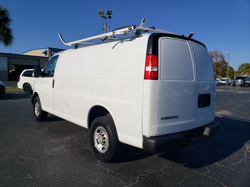 Used 2021 Chevrolet Express 2500 image 3