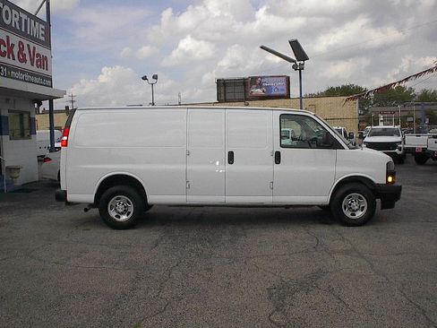 Used 2021 Chevrolet Express 3500 Extended RWD image 3