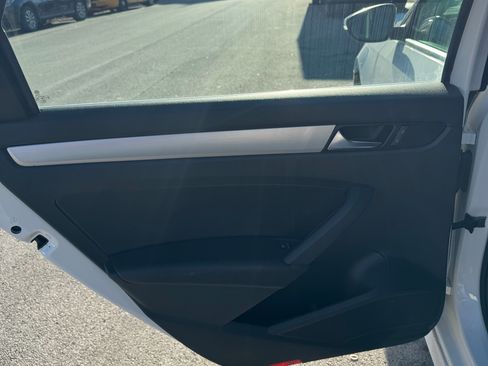 Used 2012 Volkswagen Passat 2.5 SE image 6