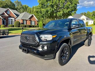 Used 2022 Toyota Tacoma Limited image 1