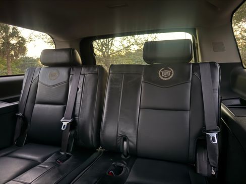 Used 2014 Cadillac Escalade ESV Platinum image 86