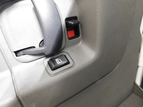 Used 2015 Chevrolet Express 2500 image 17