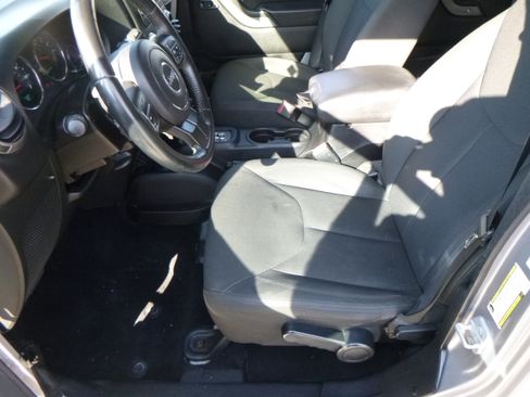 Used 2015 Jeep Wrangler 4WD Unlimited Sport image 13