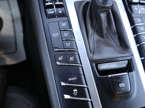 Used 2015 Porsche Macan S image 28