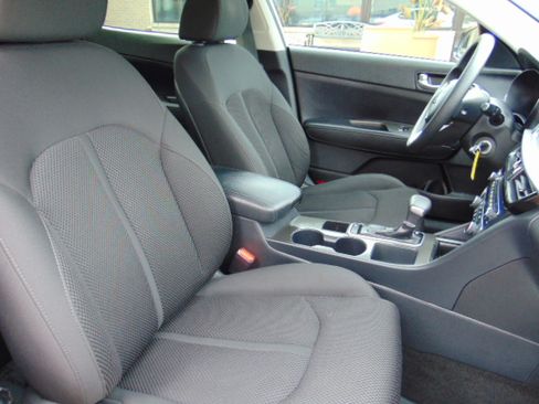 Used 2020 Kia Optima LX image 24