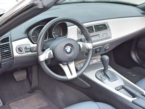Used 2004 BMW Z4 2.5i image 26