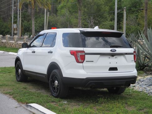 Used 2016 Ford Explorer image 3