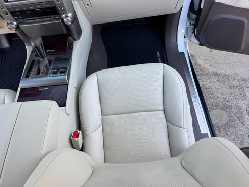 Used 2011 Lexus GX 460 image 37