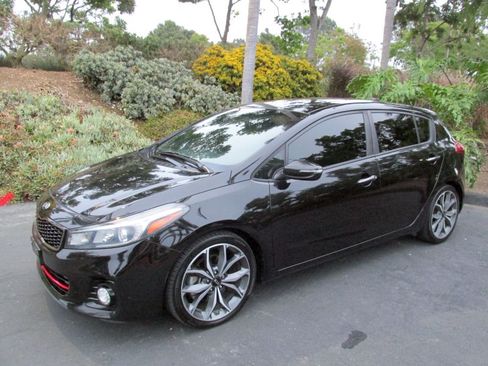 Used 2017 Kia Forte SX image 2