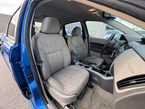 Used 2010 Ford Focus SE image 18