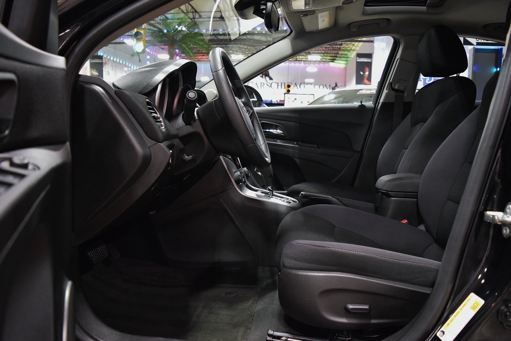 Used 2015 Chevrolet Cruze LT FWD image 18