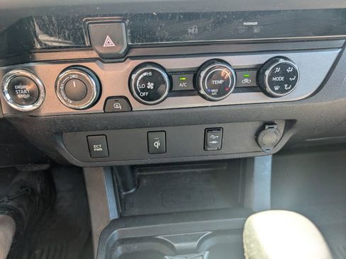 Used 2017 Toyota Tacoma TRD Off-Road image 15