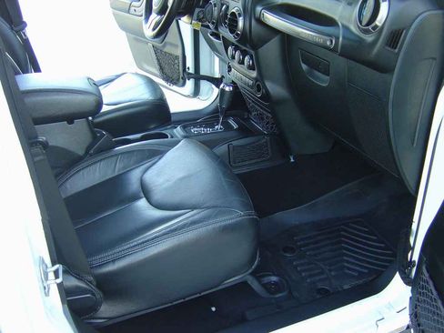 Used 2018 Jeep Wrangler 4xe Unlimited Sahara image 10