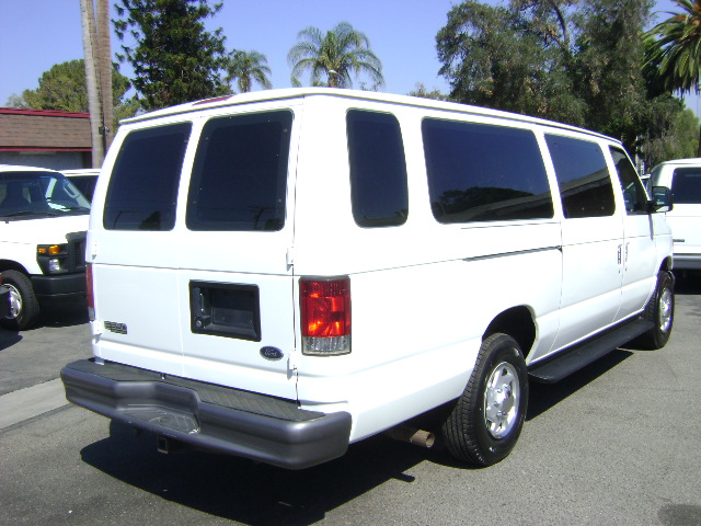 Used 2003 Ford E-350 and Econoline 350 Extended Super Duty RWD image 6