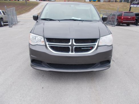 Used 2016 Dodge Grand Caravan image 2
