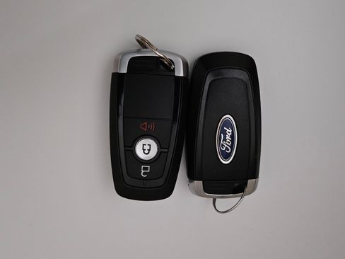 Used 2021 Ford EcoSport SES image 12