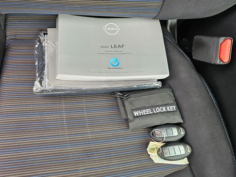 Used 2024 Nissan Leaf S image 10