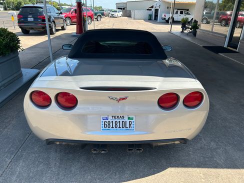Used 2006 Chevrolet Corvette Convertible w/ 2LT RWD image 3