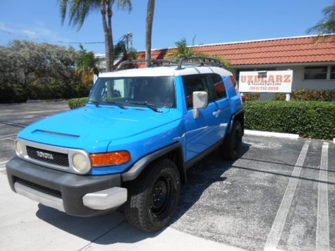 Used 2007 Toyota FJ Cruiser 2WD image 1