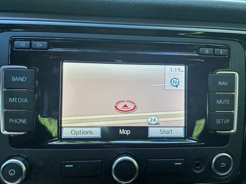 Used 2014 Volkswagen Passat image 15