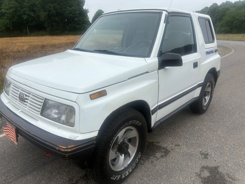 Used 1992 Geo Tracker 4WD 2-Door image 3