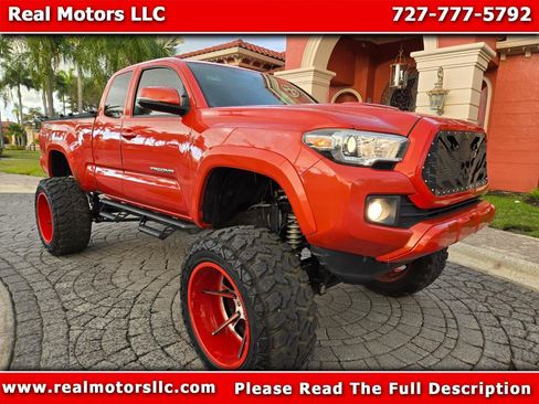 Used 2017 Toyota Tacoma TRD Sport image 1