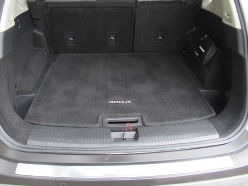 Used 2021 Nissan Rogue SV image 17