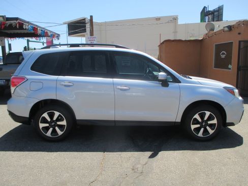 Used 2018 Subaru Forester 2.5i Premium AWD/4WD image 2