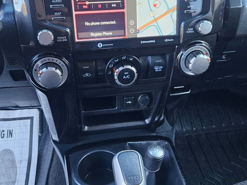 Used 2020 Toyota 4Runner image 11