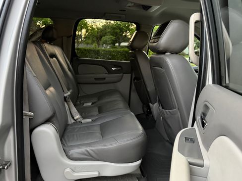 Used 2008 Chevrolet Suburban 4WD image 16