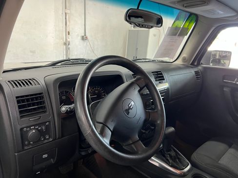 Used 2006 HUMMER H3 image 12