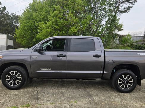 Used 2018 Toyota Tundra SR5 image 2