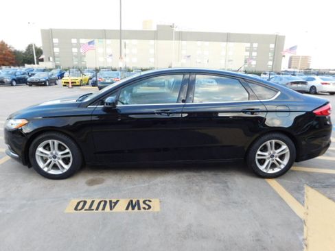 Used 2018 Ford Fusion SE image 5