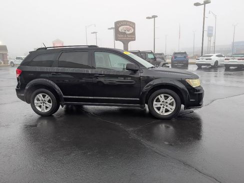 Used 2019 Dodge Journey SE image 3
