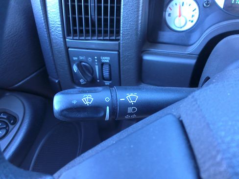 Used 2005 Dodge Ram 1500 Truck SLT image 23