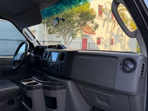 Used 2009 Ford E-150 and Econoline 150 UNAVAIL RWD image 13