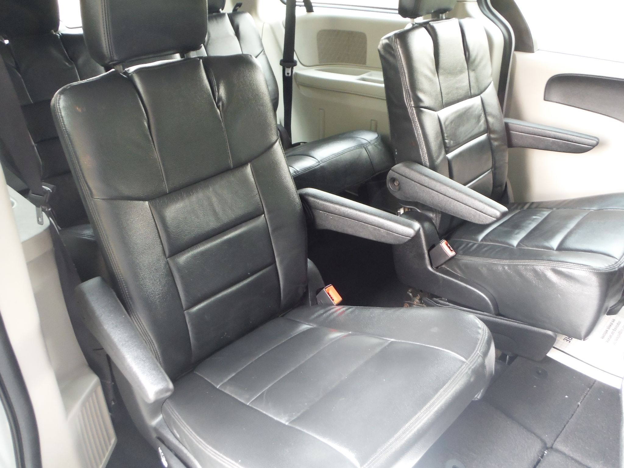 Used 2014 Dodge Grand Caravan SXT FWD image 13